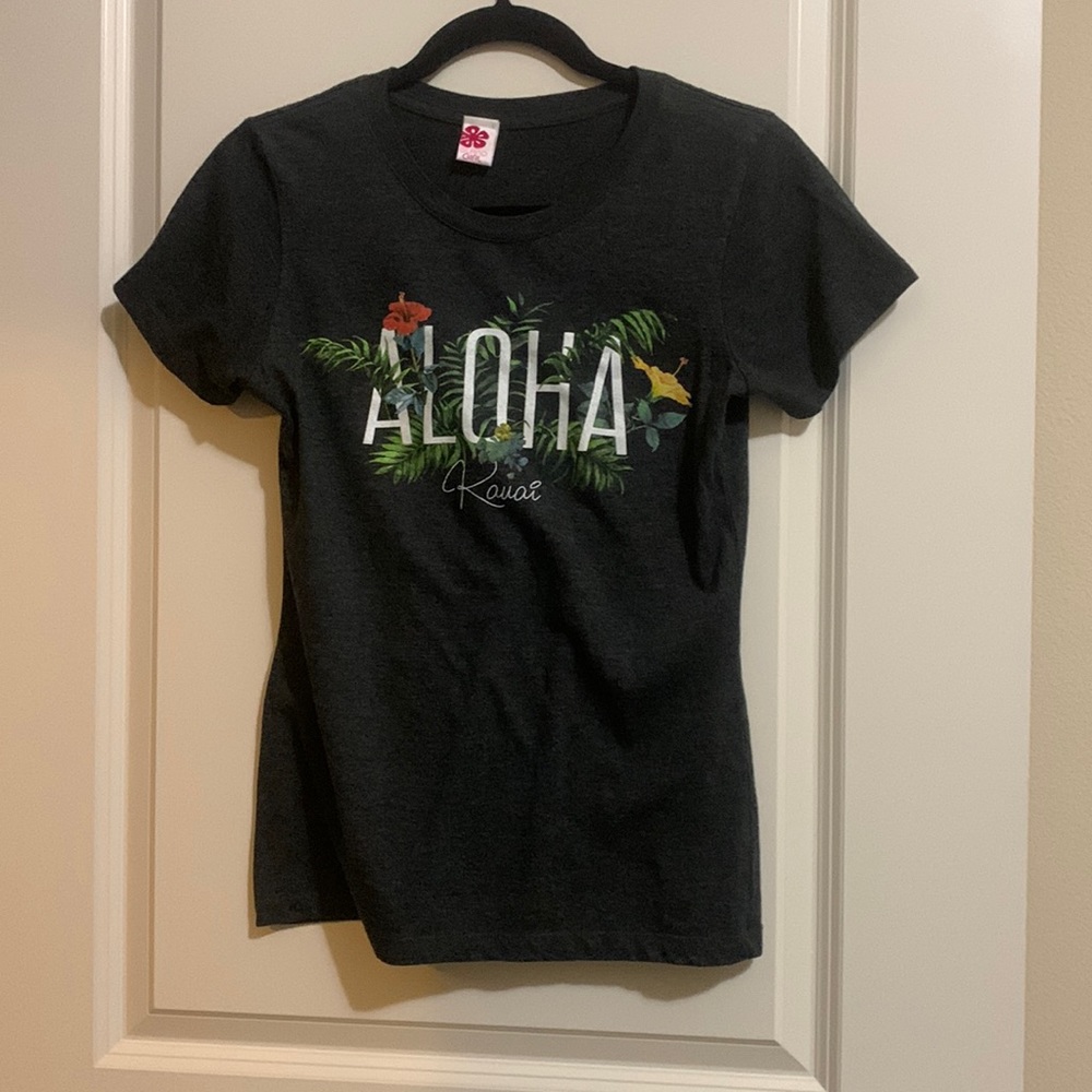 Aloha Kauai graphic tee size M